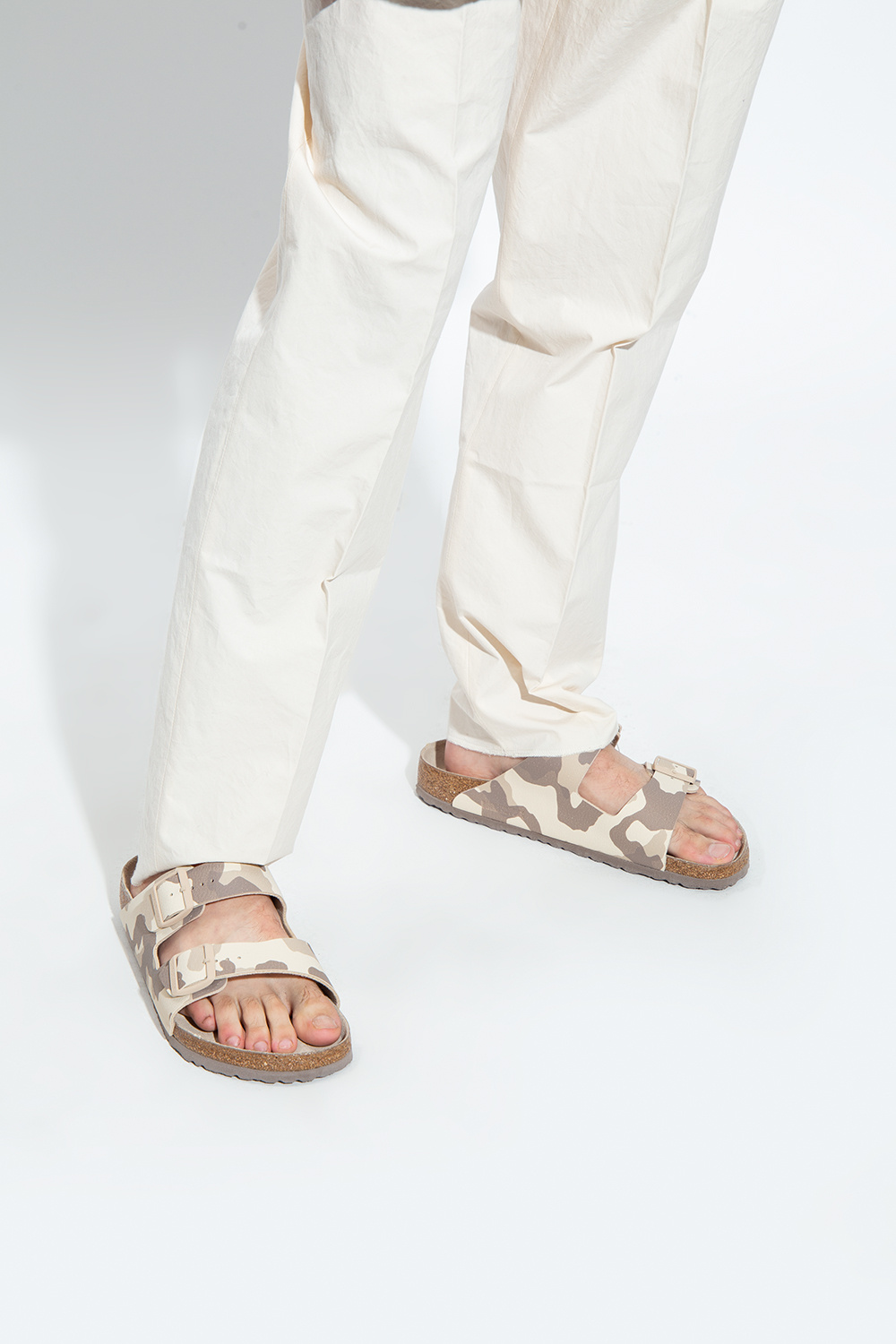 Birkenstock arizona desert hot sale soil taupe